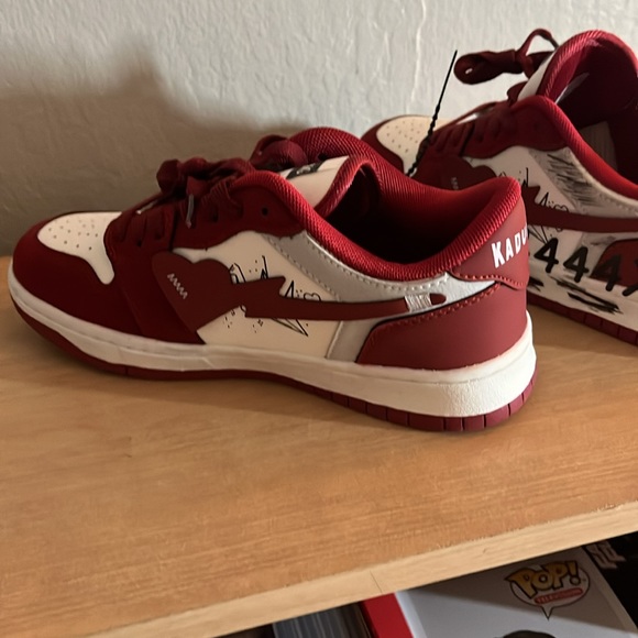 Red and white sneakers - Picture 8 of 8